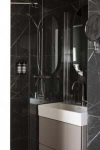 Comfort-Double-Room-City-View-bathroom-THE-FRITZ-HOTEL-Amsterdam