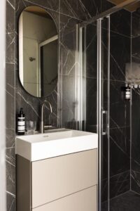 Comfort-Double-Room-Souterrain-bathroom-THE-FRITZ-HOTEL-Amsterdam