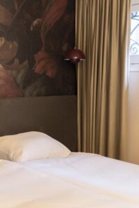 Comfort-Double-Room-Souterrain-bed-side-right-THE-FRITZ-HOTEL-Amsterdam