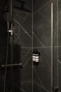 Inside-Single-Room-Shower-THE-FRITZ-HOTEL-Amsterdam